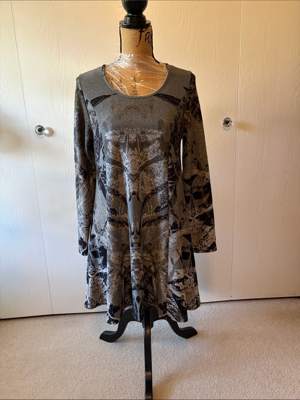 Papillon Blanc Gray & Black A-Line Long-Sleeve Dress